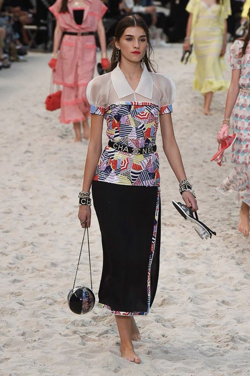 Μια βόλτα στην παραλία με τον Karl Lagerfld και τον οίκο μόδας Chanel - Φωτογραφία 34