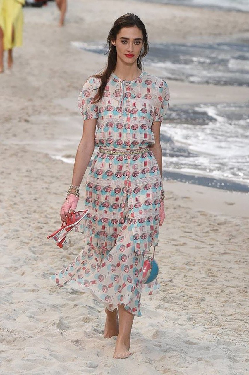 Μια βόλτα στην παραλία με τον Karl Lagerfld και τον οίκο μόδας Chanel - Φωτογραφία 36