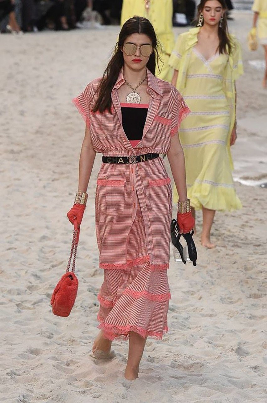 Μια βόλτα στην παραλία με τον Karl Lagerfld και τον οίκο μόδας Chanel - Φωτογραφία 38