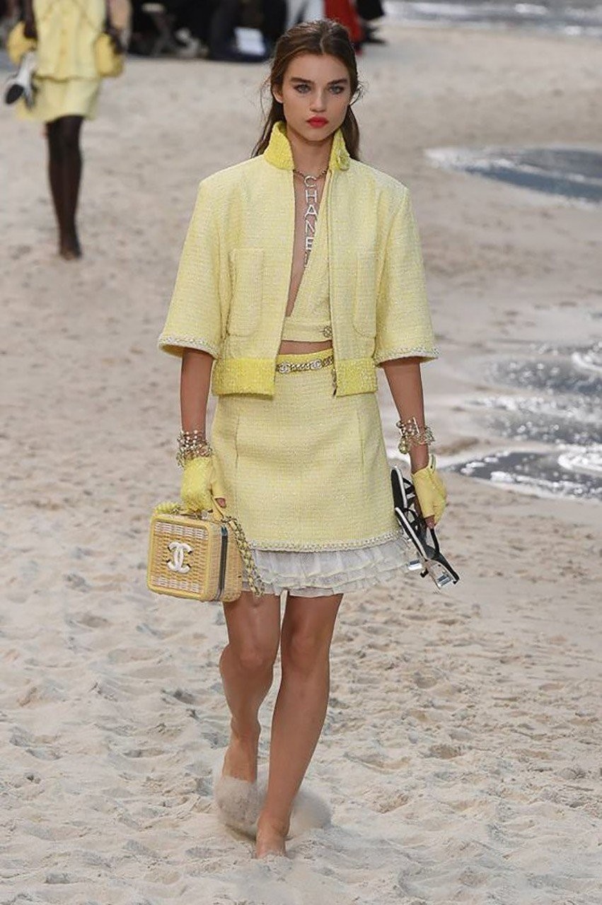 Μια βόλτα στην παραλία με τον Karl Lagerfld και τον οίκο μόδας Chanel - Φωτογραφία 40