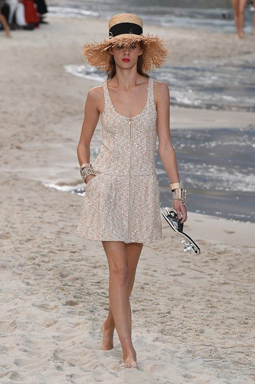 Μια βόλτα στην παραλία με τον Karl Lagerfld και τον οίκο μόδας Chanel - Φωτογραφία 45