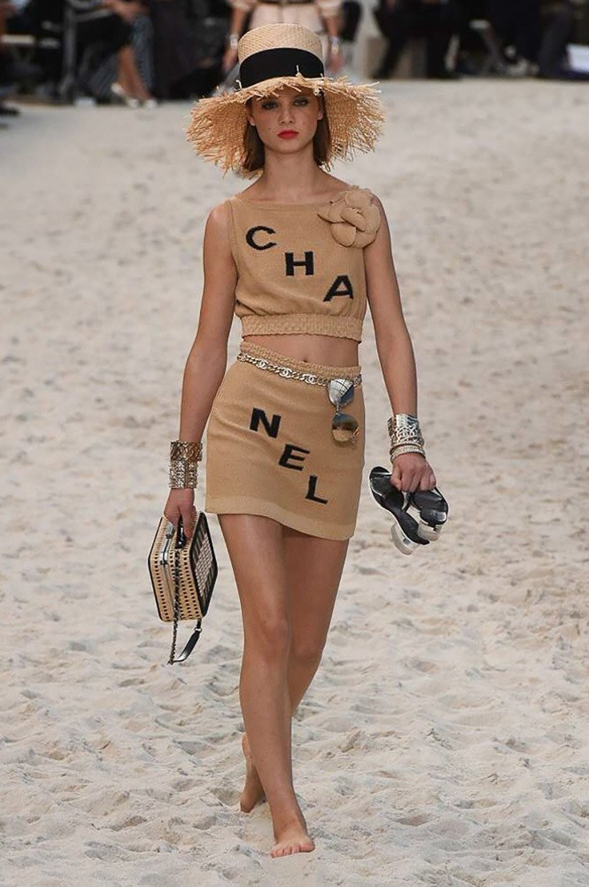 Μια βόλτα στην παραλία με τον Karl Lagerfld και τον οίκο μόδας Chanel - Φωτογραφία 48