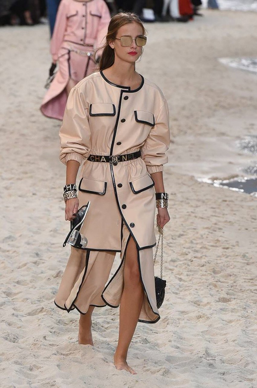 Μια βόλτα στην παραλία με τον Karl Lagerfld και τον οίκο μόδας Chanel - Φωτογραφία 51