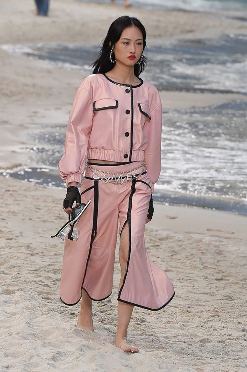 Μια βόλτα στην παραλία με τον Karl Lagerfld και τον οίκο μόδας Chanel - Φωτογραφία 53