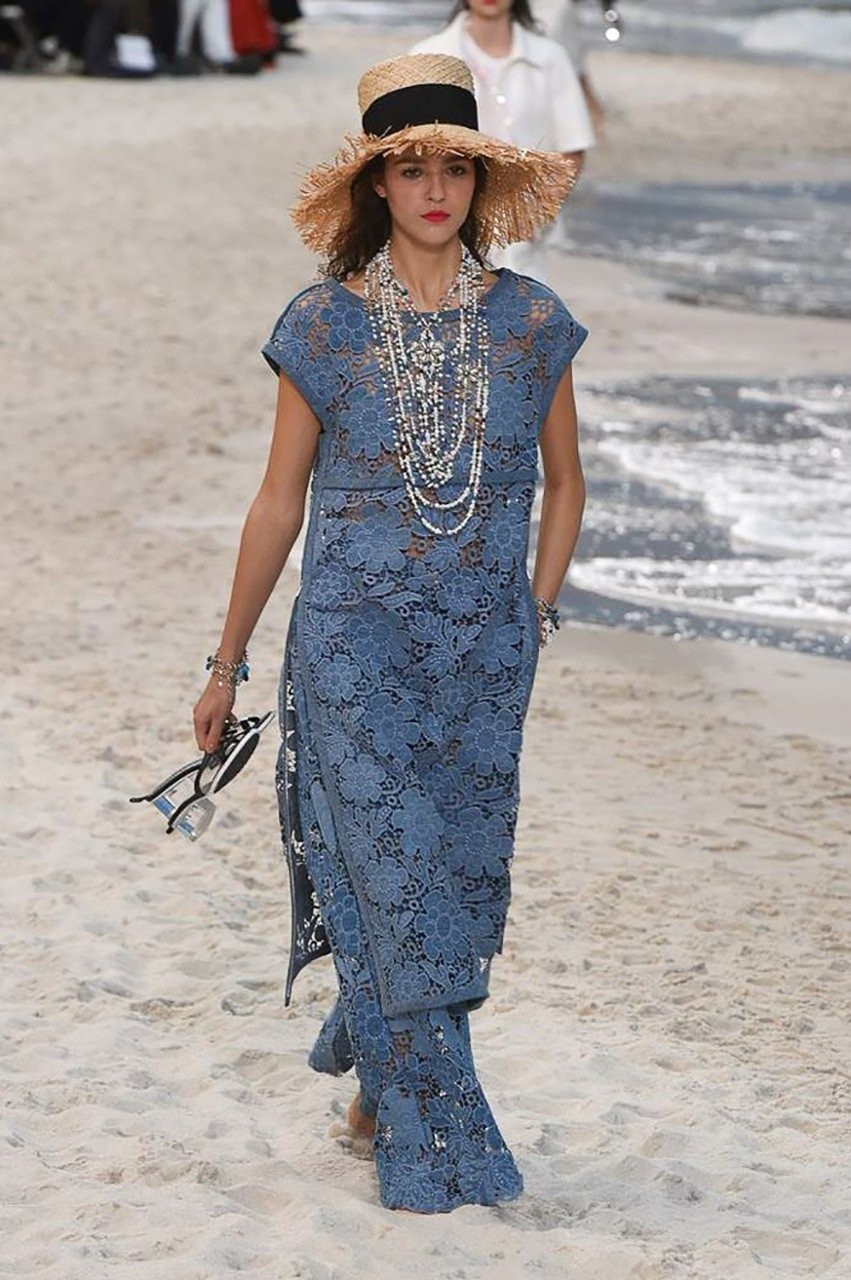 Μια βόλτα στην παραλία με τον Karl Lagerfld και τον οίκο μόδας Chanel - Φωτογραφία 57