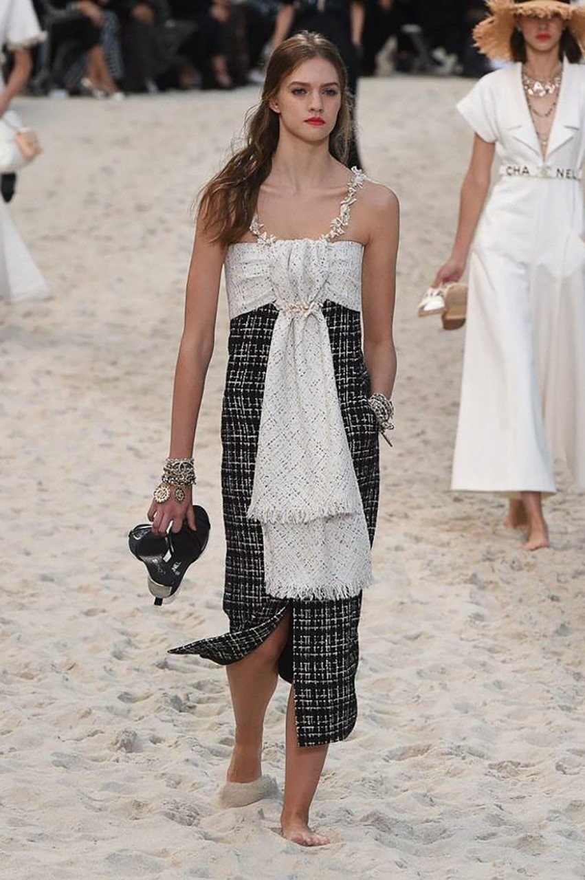 Μια βόλτα στην παραλία με τον Karl Lagerfld και τον οίκο μόδας Chanel - Φωτογραφία 62