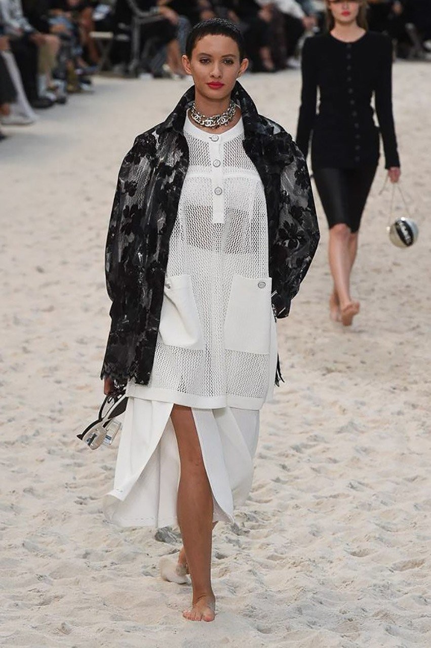 Μια βόλτα στην παραλία με τον Karl Lagerfld και τον οίκο μόδας Chanel - Φωτογραφία 68
