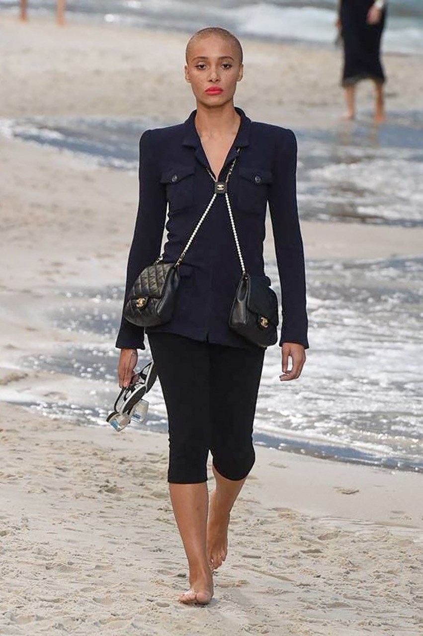 Μια βόλτα στην παραλία με τον Karl Lagerfld και τον οίκο μόδας Chanel - Φωτογραφία 70