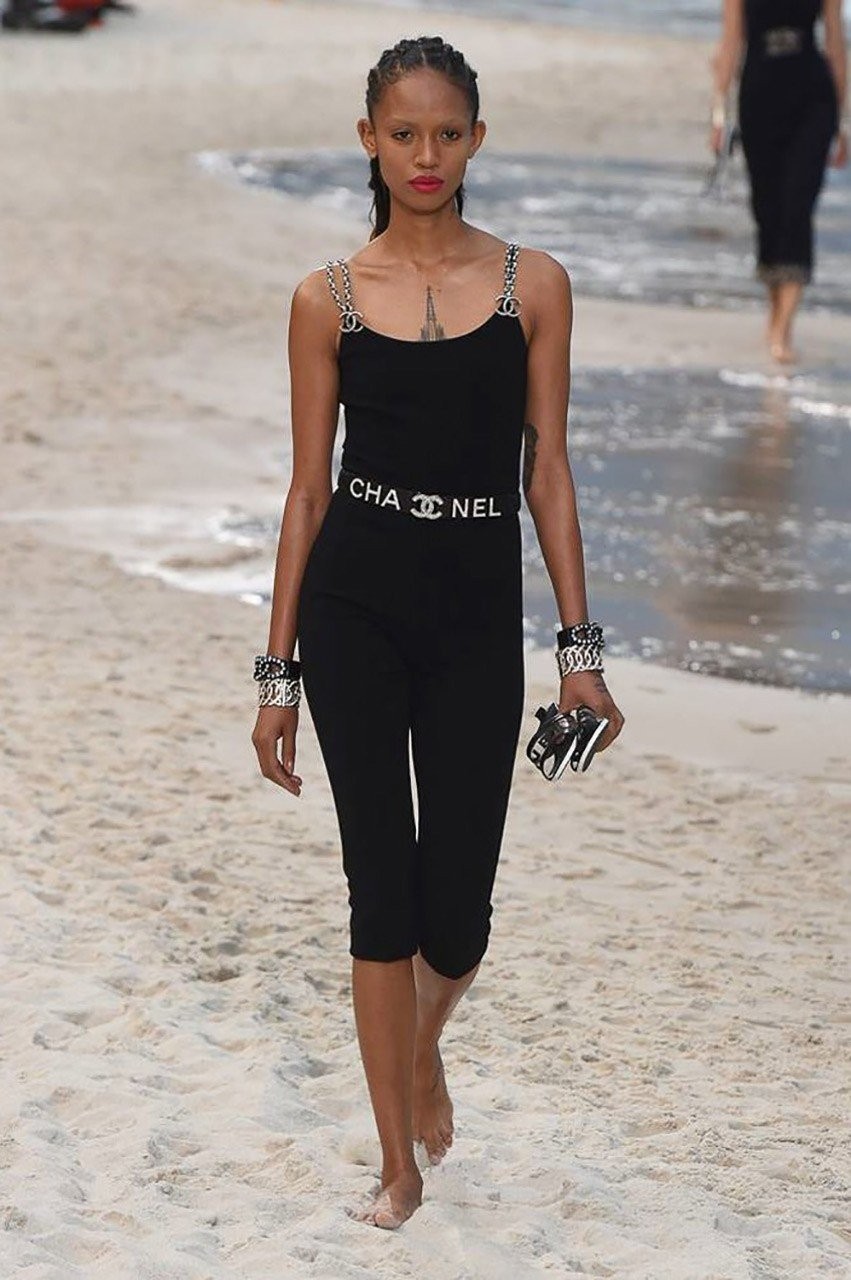 Μια βόλτα στην παραλία με τον Karl Lagerfld και τον οίκο μόδας Chanel - Φωτογραφία 71