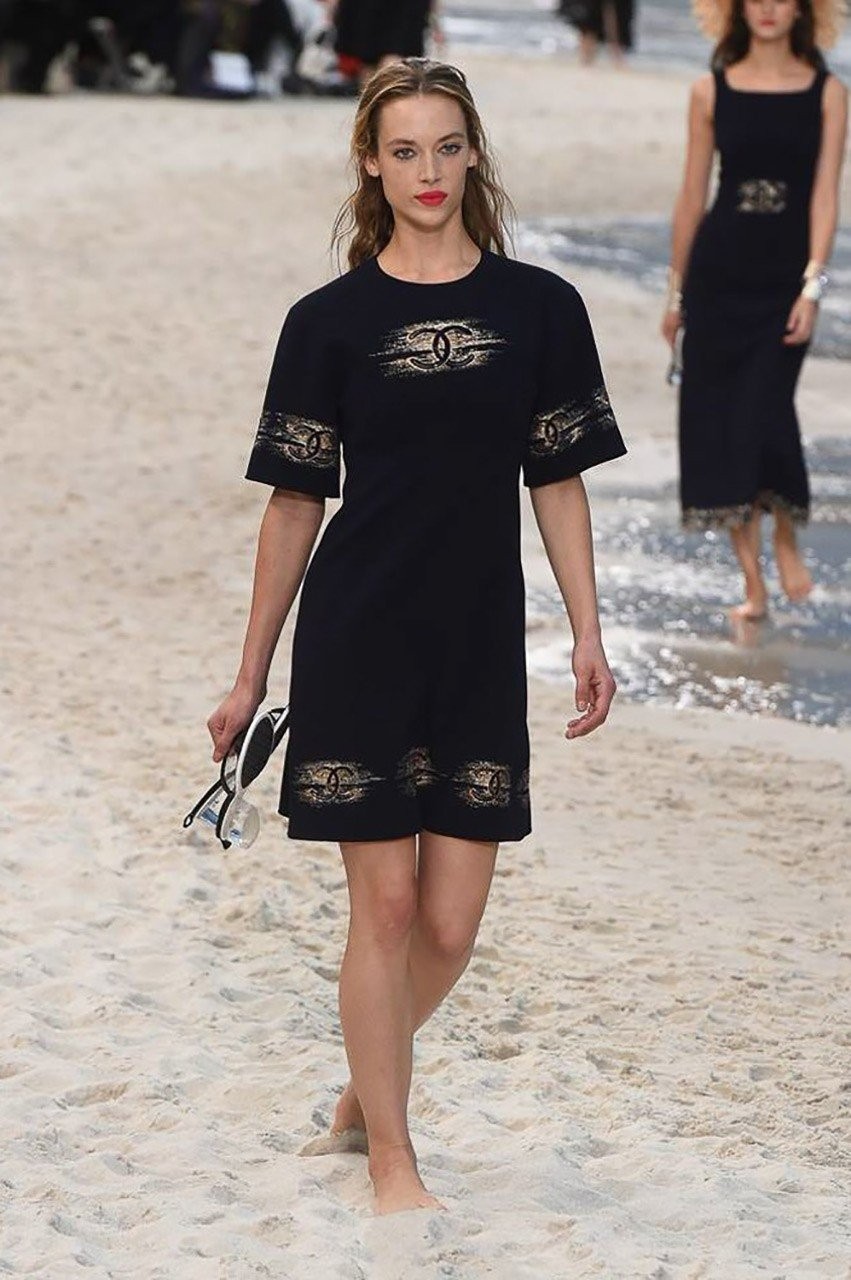 Μια βόλτα στην παραλία με τον Karl Lagerfld και τον οίκο μόδας Chanel - Φωτογραφία 72