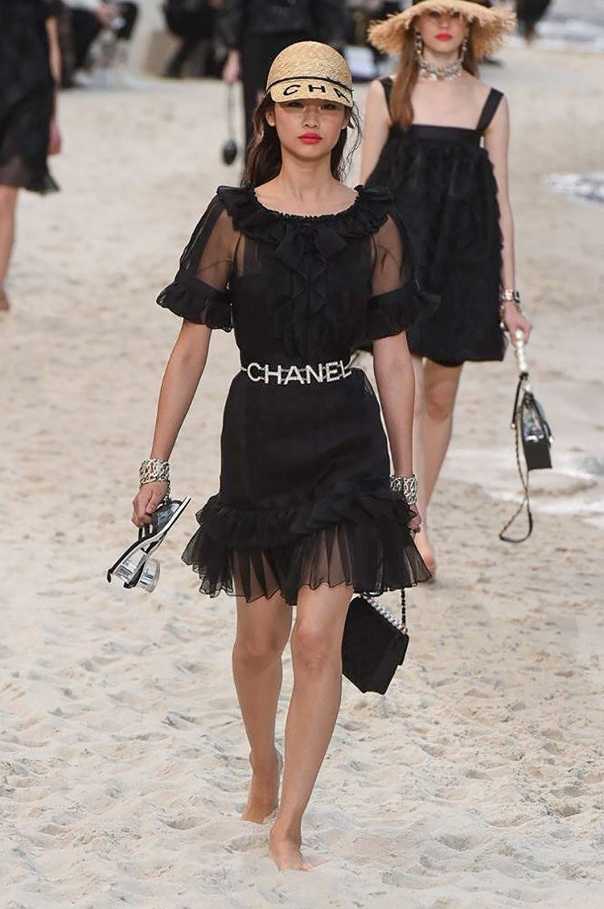 Μια βόλτα στην παραλία με τον Karl Lagerfld και τον οίκο μόδας Chanel - Φωτογραφία 74
