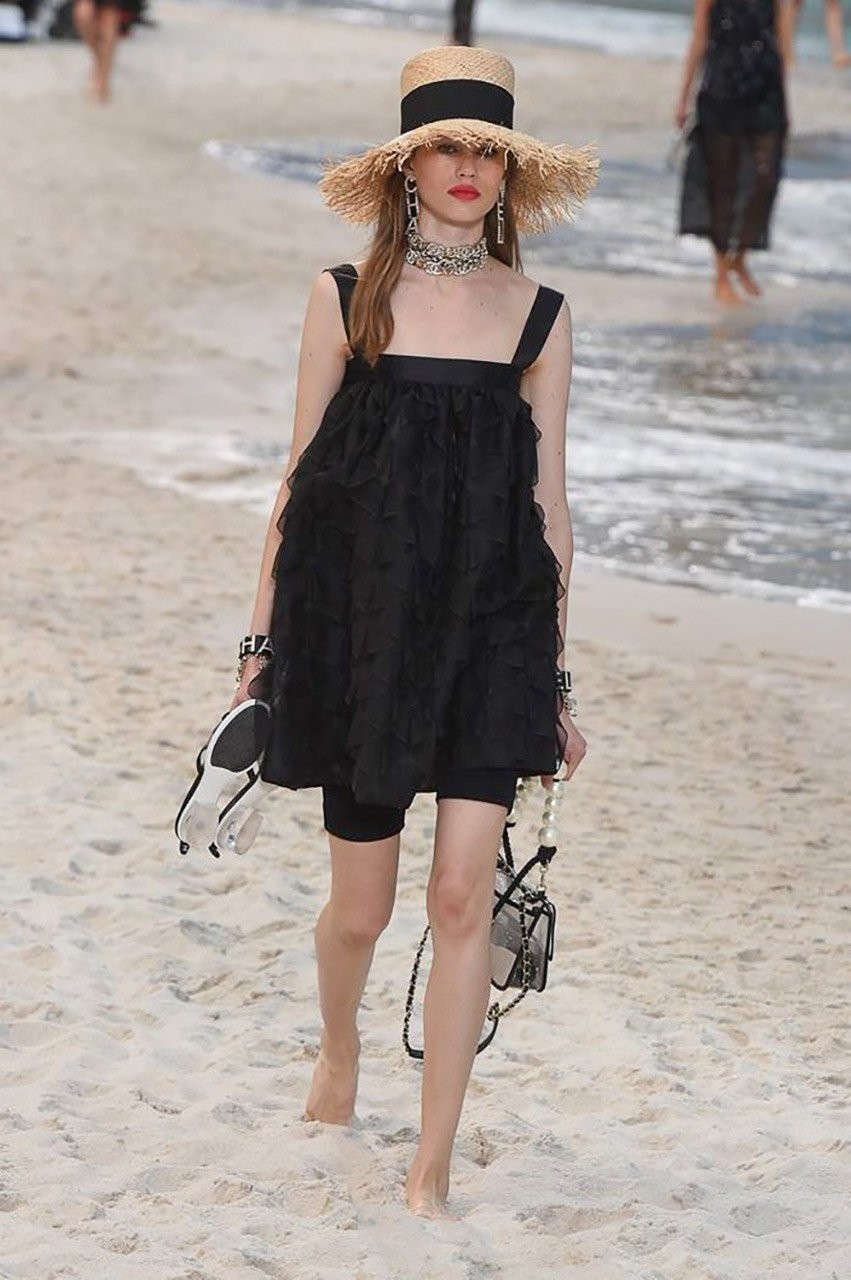 Μια βόλτα στην παραλία με τον Karl Lagerfld και τον οίκο μόδας Chanel - Φωτογραφία 75