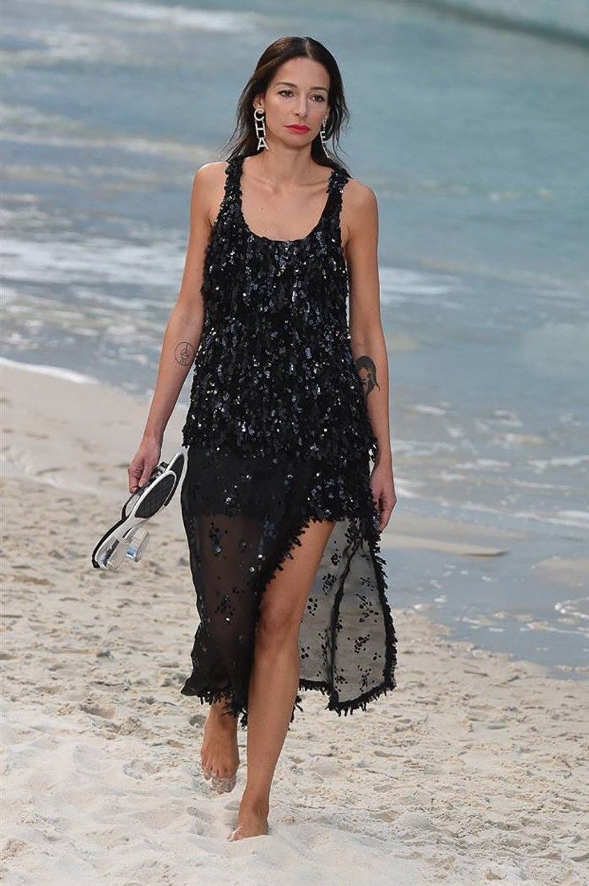 Μια βόλτα στην παραλία με τον Karl Lagerfld και τον οίκο μόδας Chanel - Φωτογραφία 79