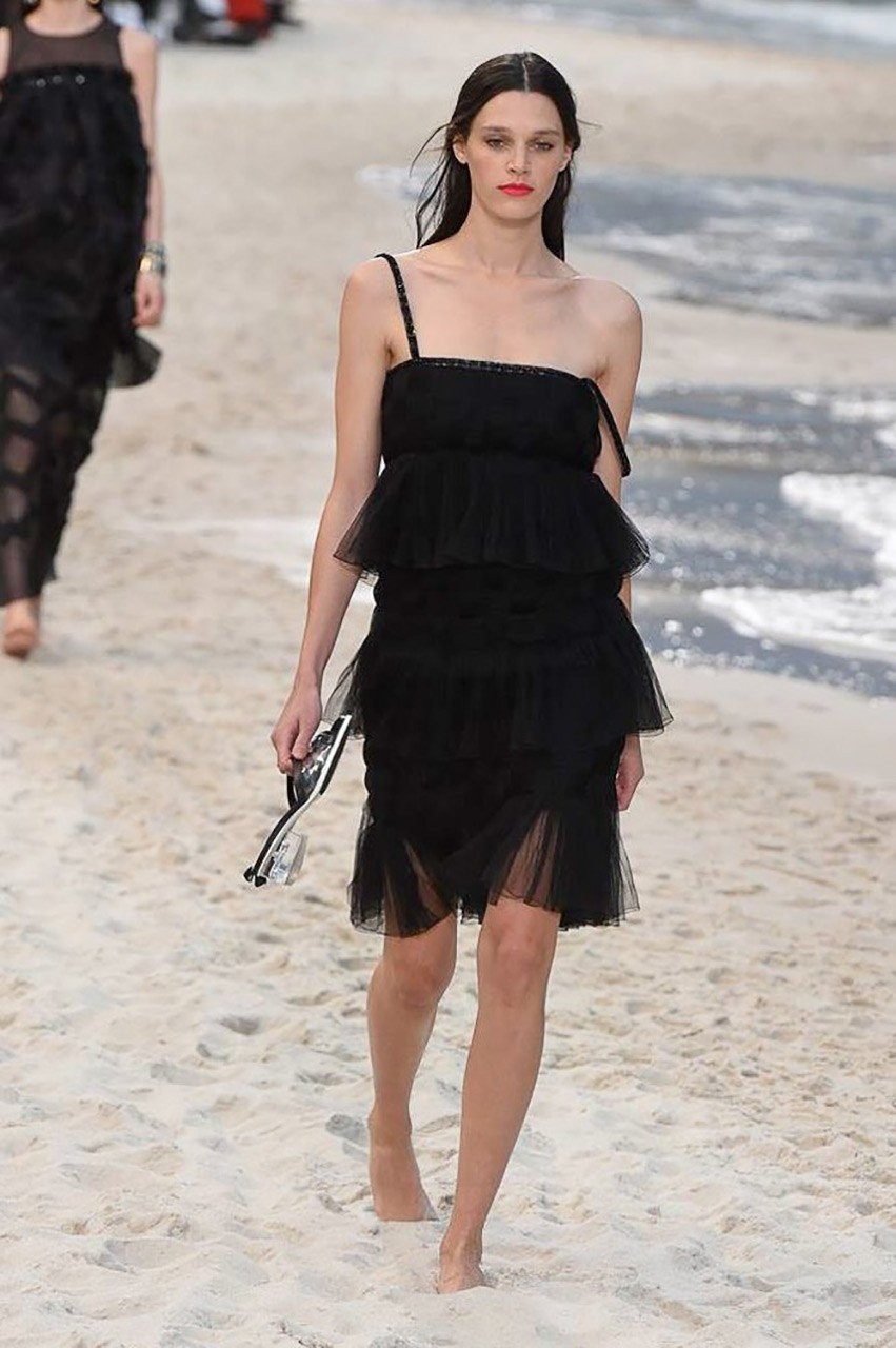 Μια βόλτα στην παραλία με τον Karl Lagerfld και τον οίκο μόδας Chanel - Φωτογραφία 78
