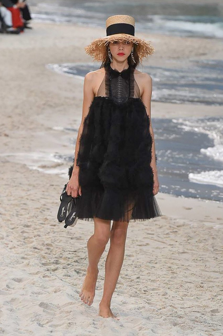 Μια βόλτα στην παραλία με τον Karl Lagerfld και τον οίκο μόδας Chanel - Φωτογραφία 80