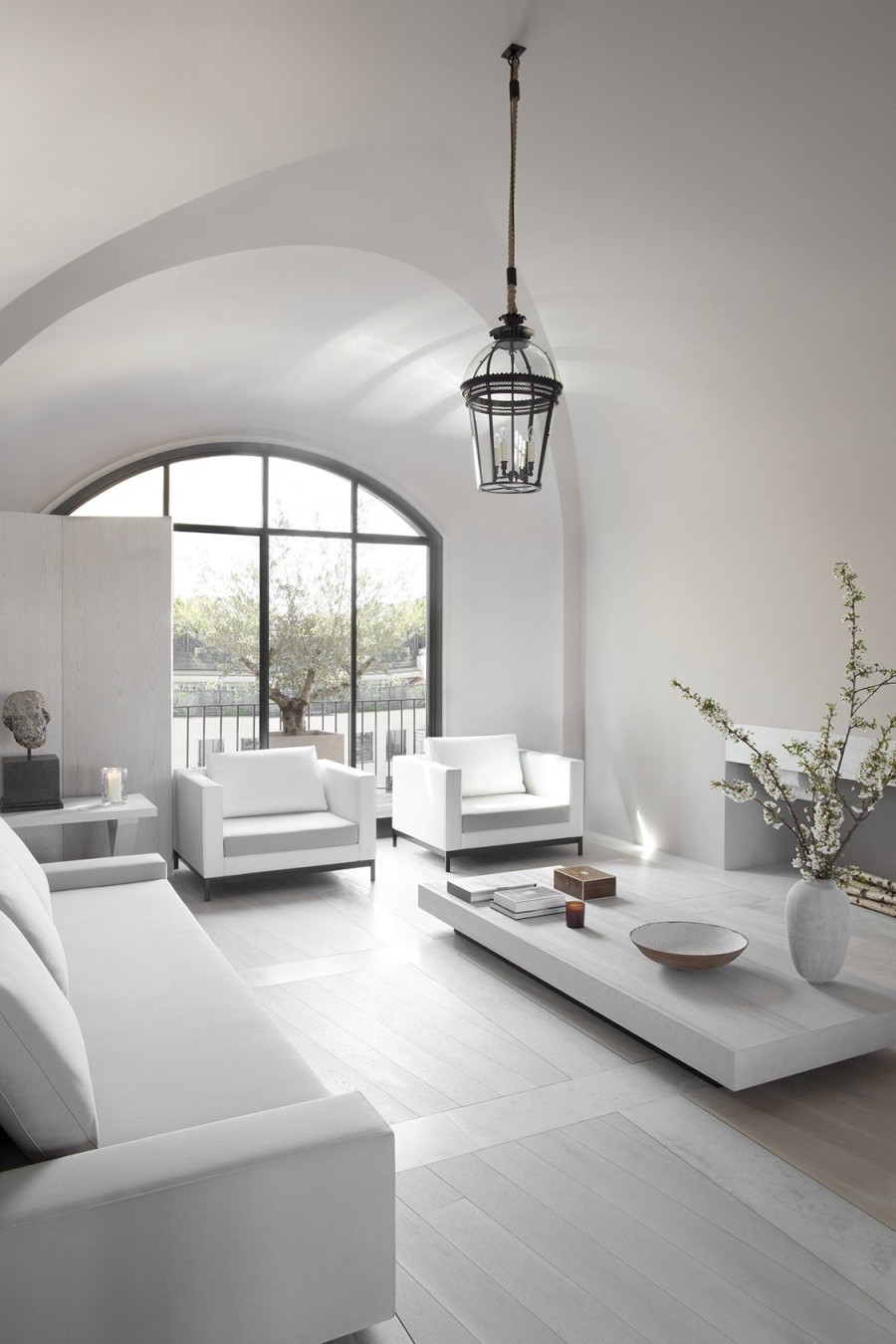 Ένα παριζιάνικο διαμέρισμα αναδεικνύει την υπέροχη κομψότητα του λευκού- Φωτογραφία 1