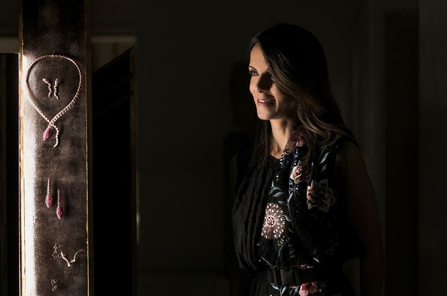H Έλενα Σύρακα παρουσίασε στο Μουσείο Μπενάκη την έκθεση Labyrinth- Φωτογραφία 1