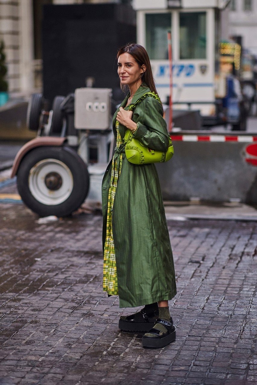 Street style looks από την Εβδομάδα Μόδας της Νέας Υόρκης- Φωτογραφία 107