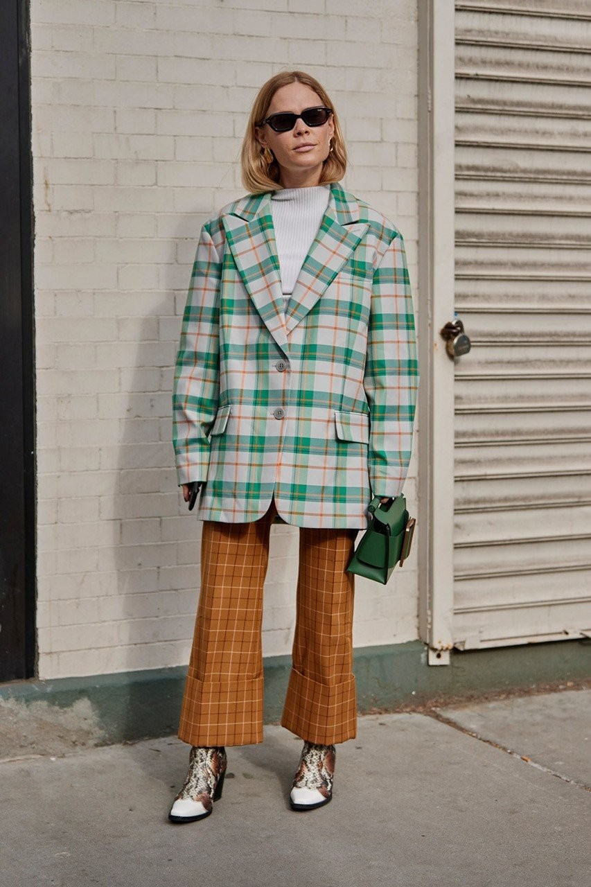 Street style looks από την Εβδομάδα Μόδας της Νέας Υόρκης- Φωτογραφία 76