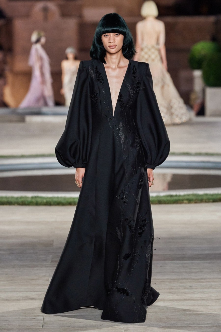 Fendi Couture Fashion Show: Η πρώτη συλλογή υψηλής ραπτικής του οίκου μετά τον Karl Lagerfeld- Φωτογραφία 1