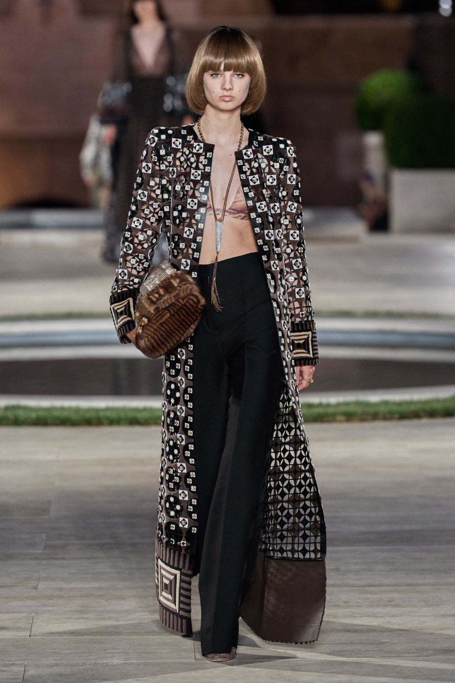 Fendi Couture Fashion Show: Η πρώτη συλλογή υψηλής ραπτικής του οίκου μετά τον Karl Lagerfeld- Φωτογραφία 10