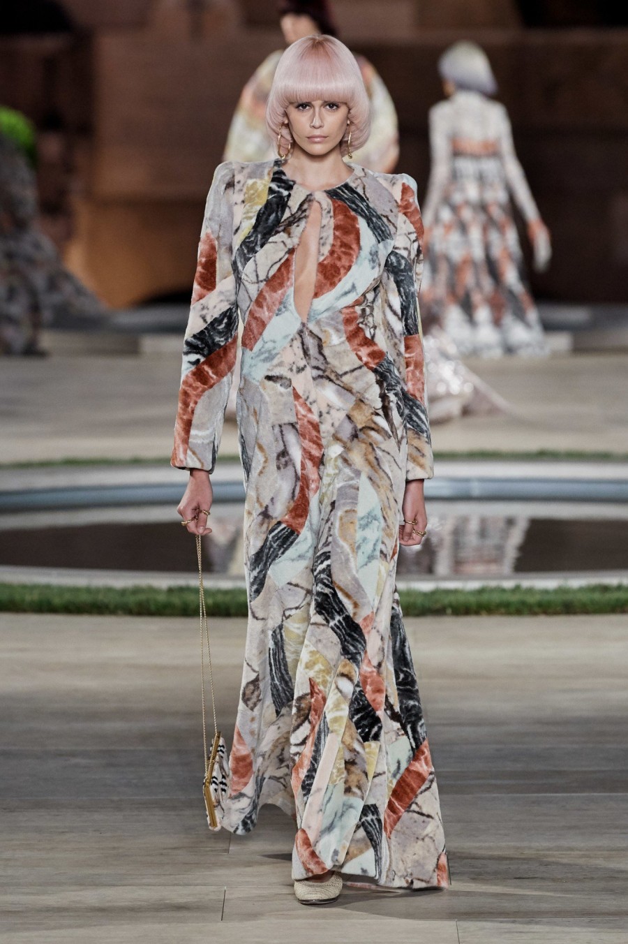 Fendi Couture Fashion Show: Η πρώτη συλλογή υψηλής ραπτικής του οίκου μετά τον Karl Lagerfeld- Φωτογραφία 8