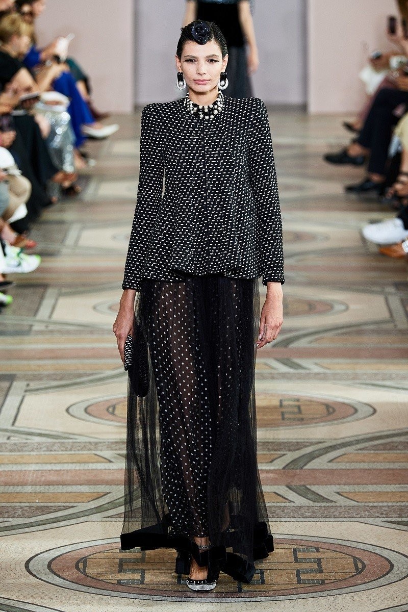 Paris Haute Couture Fashion Week: Chanel, Armani & Givenchy μάγεψαν το κοινό- Φωτογραφία 8