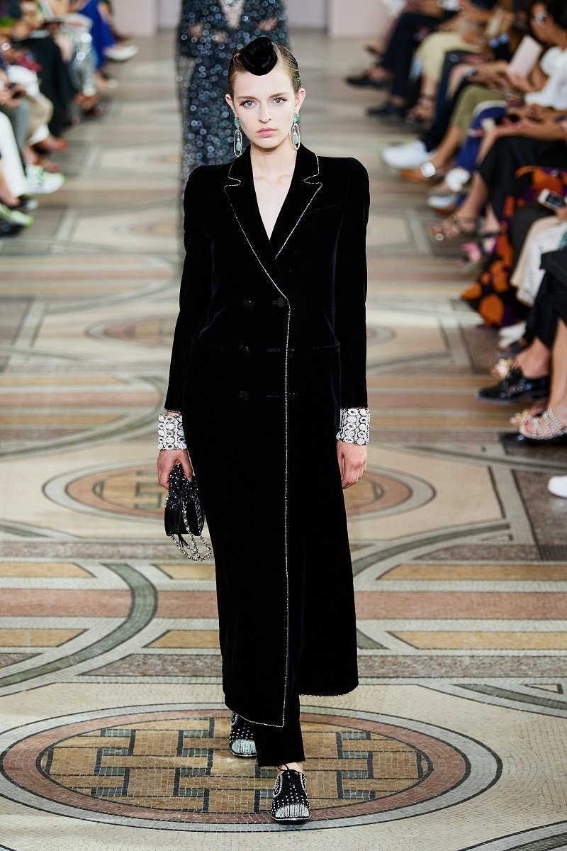 Paris Haute Couture Fashion Week: Chanel, Armani & Givenchy μάγεψαν το κοινό- Φωτογραφία 7