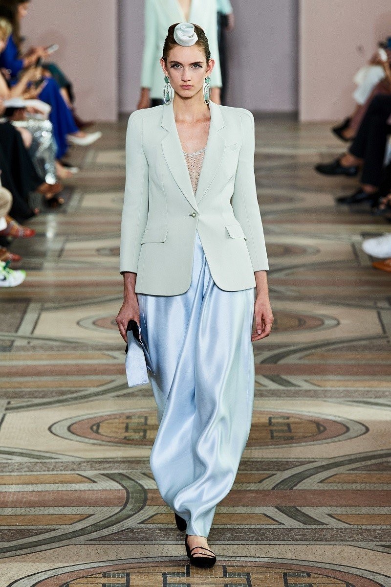 Paris Haute Couture Fashion Week: Chanel, Armani & Givenchy μάγεψαν το κοινό- Φωτογραφία 6