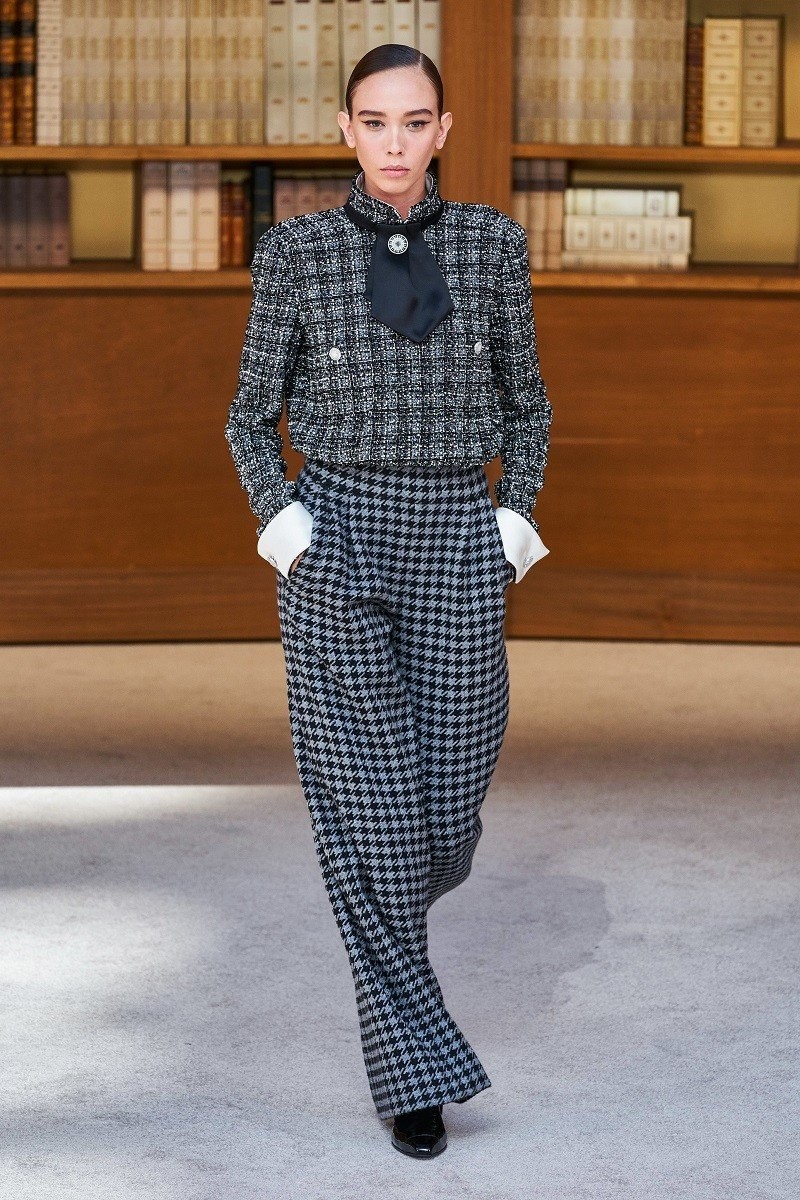 Paris Haute Couture Fashion Week: Chanel, Armani & Givenchy μάγεψαν το κοινό- Φωτογραφία 2
