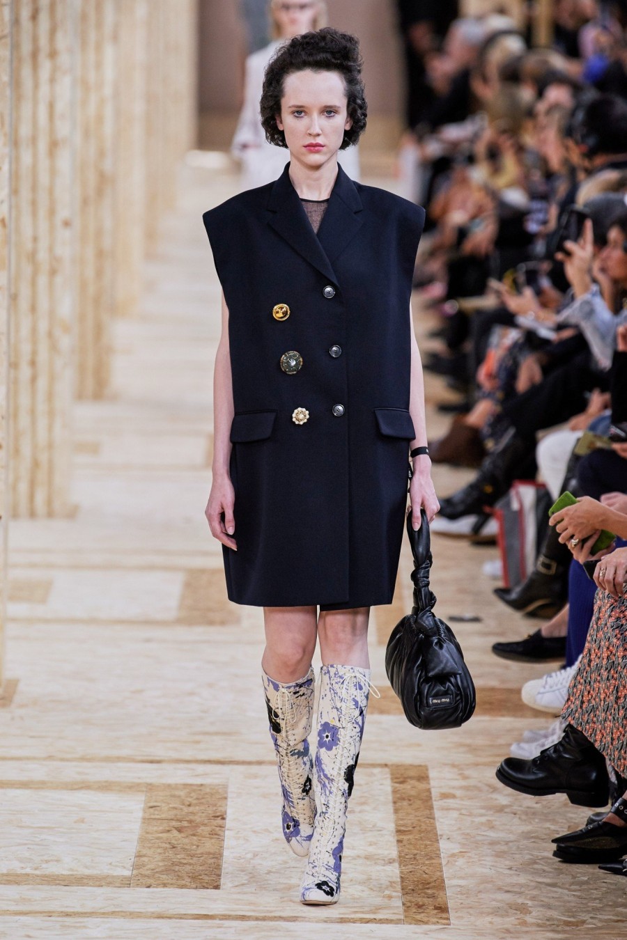 To Paris Fashion Week ρίχνει αυλαία με τον οίκο Louis Vuitton να υμνεί την Belle Époque - Φωτογραφία 8
