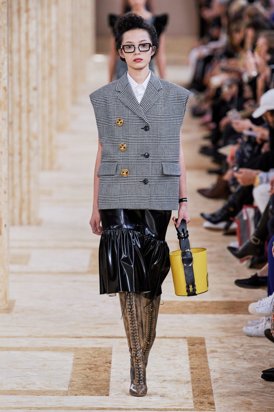 To Paris Fashion Week ρίχνει αυλαία με τον οίκο Louis Vuitton να υμνεί την Belle Époque - Φωτογραφία 12