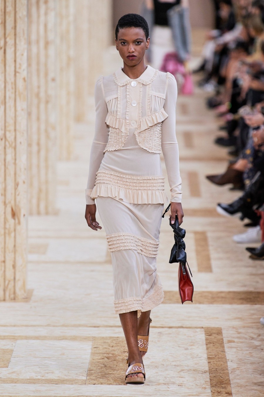 To Paris Fashion Week ρίχνει αυλαία με τον οίκο Louis Vuitton να υμνεί την Belle Époque - Φωτογραφία 11