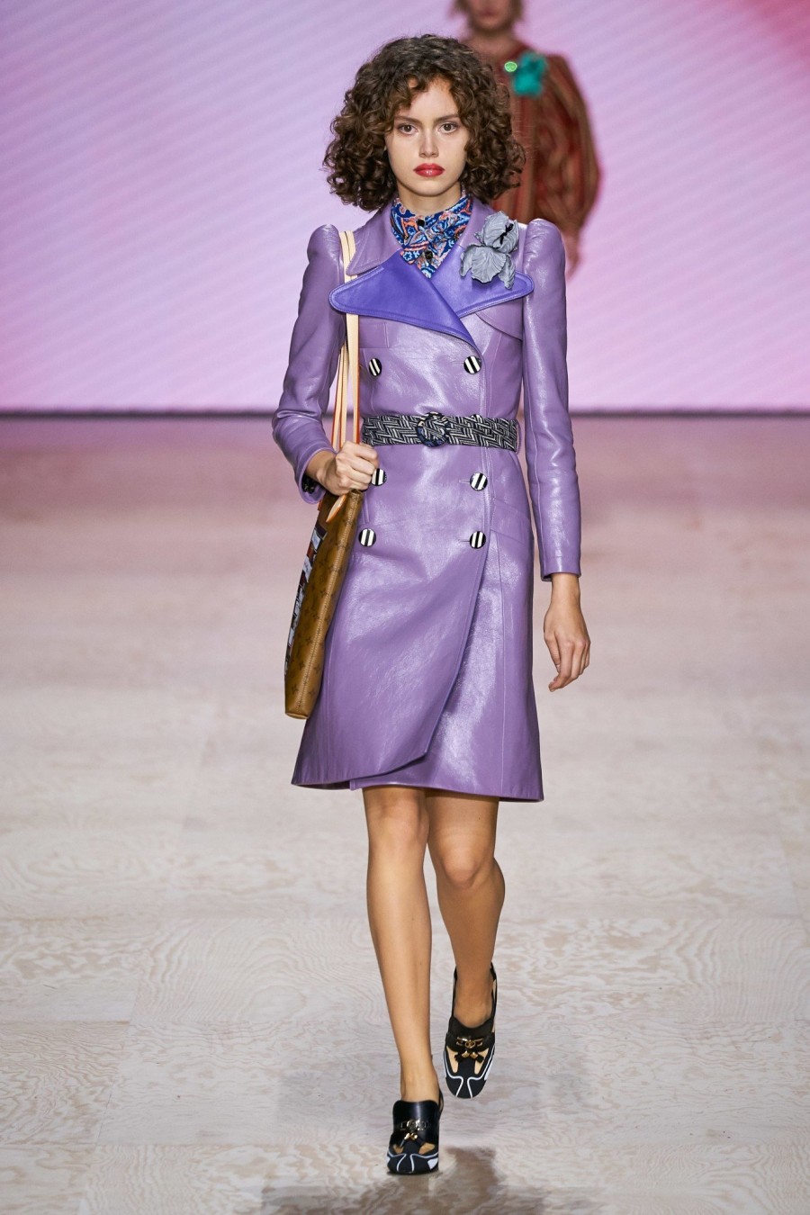 To Paris Fashion Week ρίχνει αυλαία με τον οίκο Louis Vuitton να υμνεί την Belle Époque - Φωτογραφία 3
