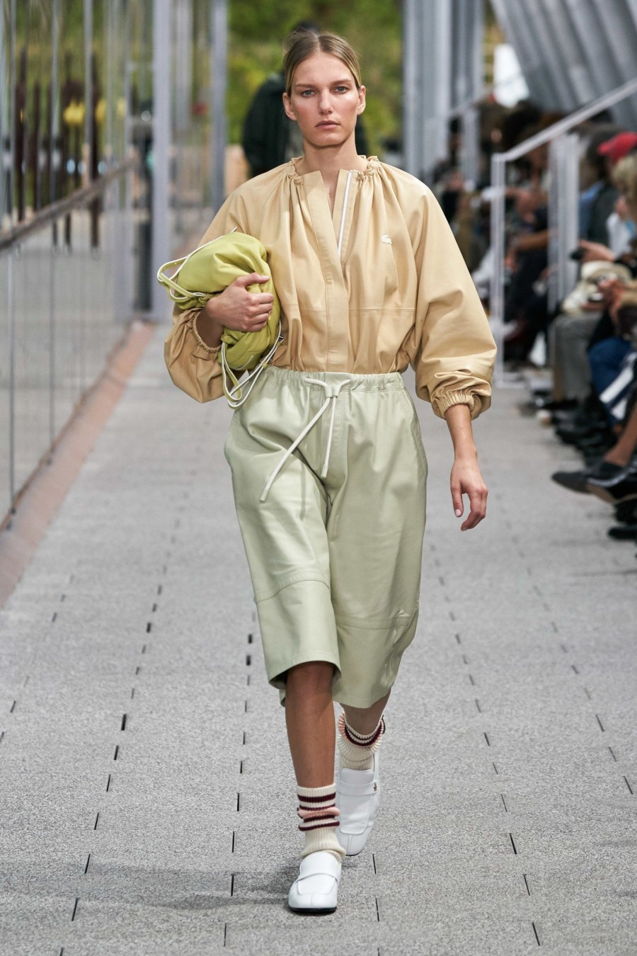 To Paris Fashion Week ρίχνει αυλαία με τον οίκο Louis Vuitton να υμνεί την Belle Époque - Φωτογραφία 16
