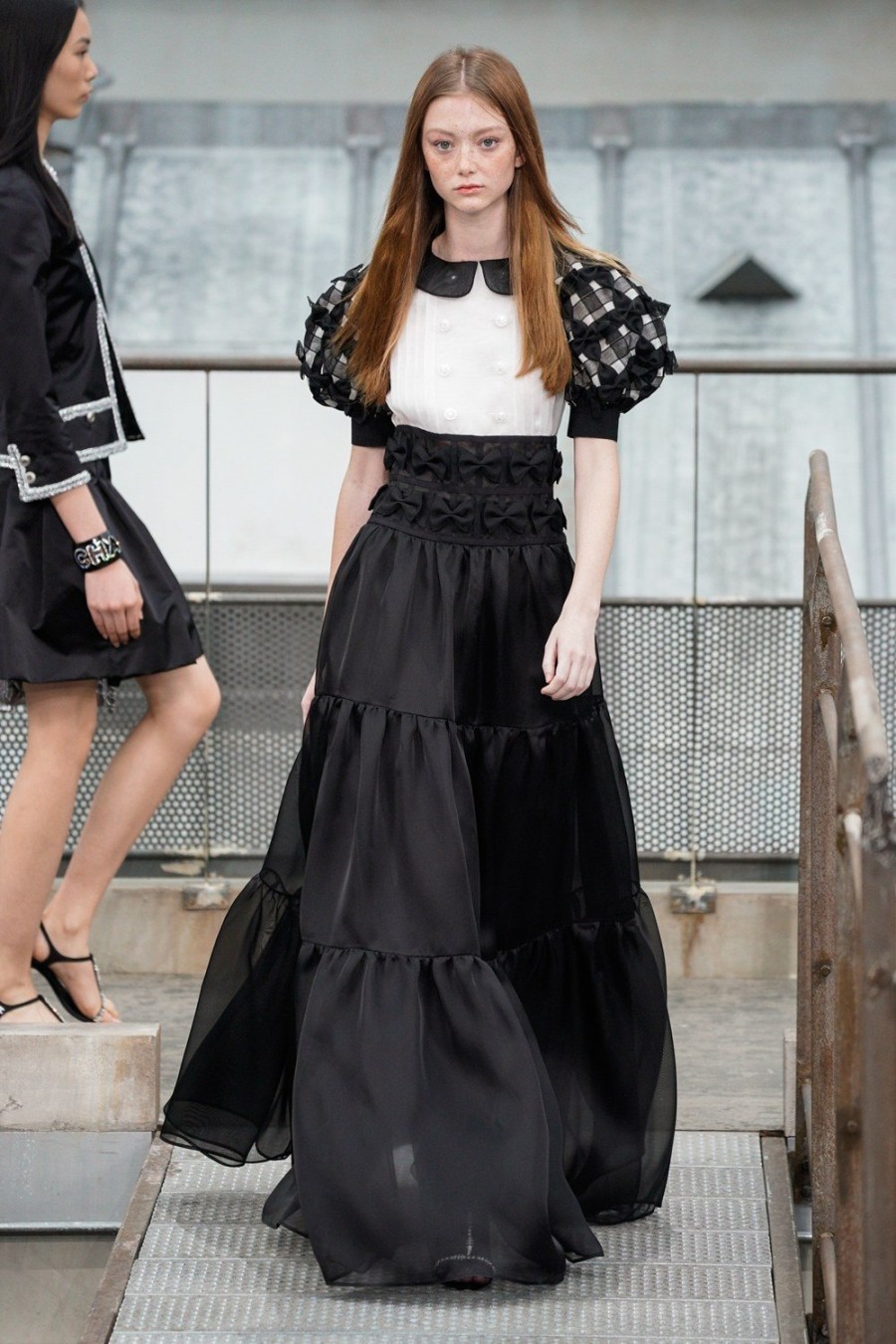 H Chanel αναδείχθηκε σε πρωταγωνίστρια των τελευταίων shows του Paris Fashion Week  - Φωτογραφία 3