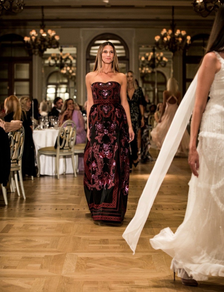 In Fashion We Art: Μια επίδειξη μόδας με δημιουργίες των Zuhair Murad και Ralph & Russo- Φωτογραφία 10