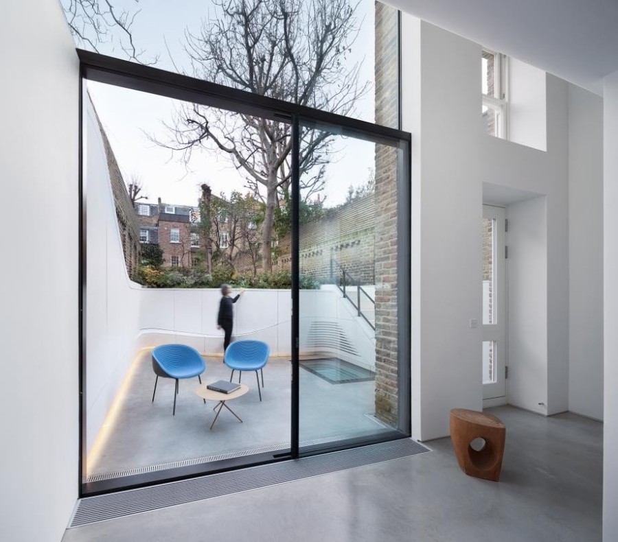 Ένα φουτουριστικό σπίτι στο Kensington του Λονδίνου που σχεδιάστηκε για μια νεαρή οικογένεια - Φωτογραφία 4