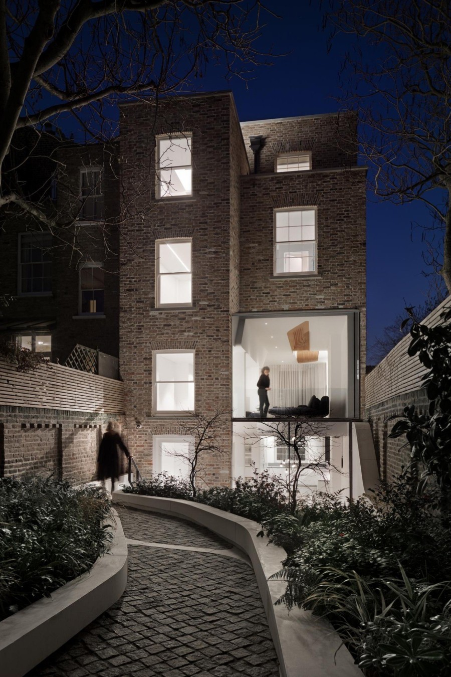 Ένα φουτουριστικό σπίτι στο Kensington του Λονδίνου που σχεδιάστηκε για μια νεαρή οικογένεια - Φωτογραφία 9