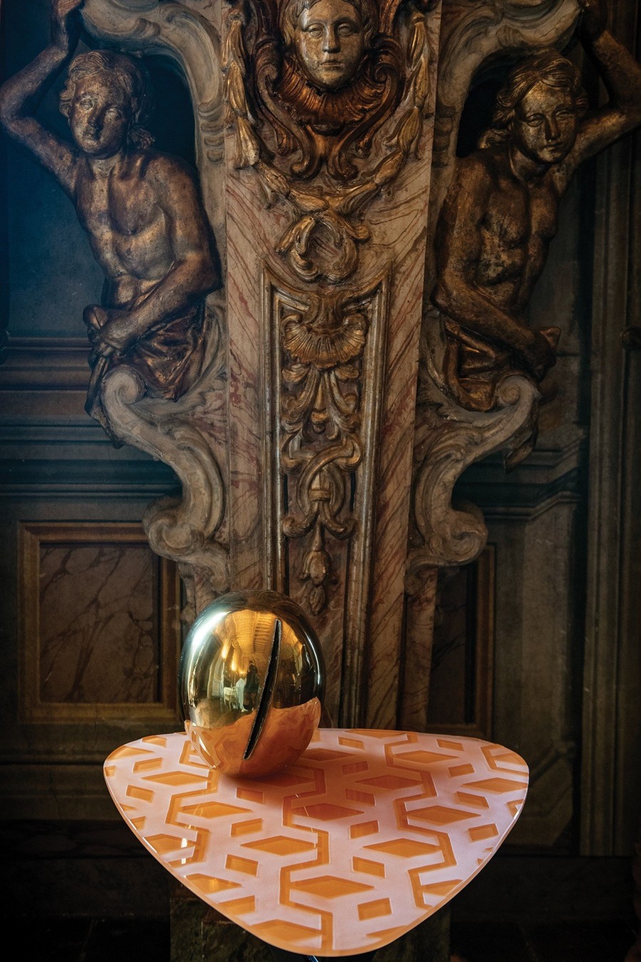 M’ έμπνευση από τη Ρώμη, η interior designer Benedetta Brachetti Peretti παρουσίασε τις δημιουργίες της από φυσητό γυαλί στην έκθεση “Secret Echoes”- Φωτογραφία 2