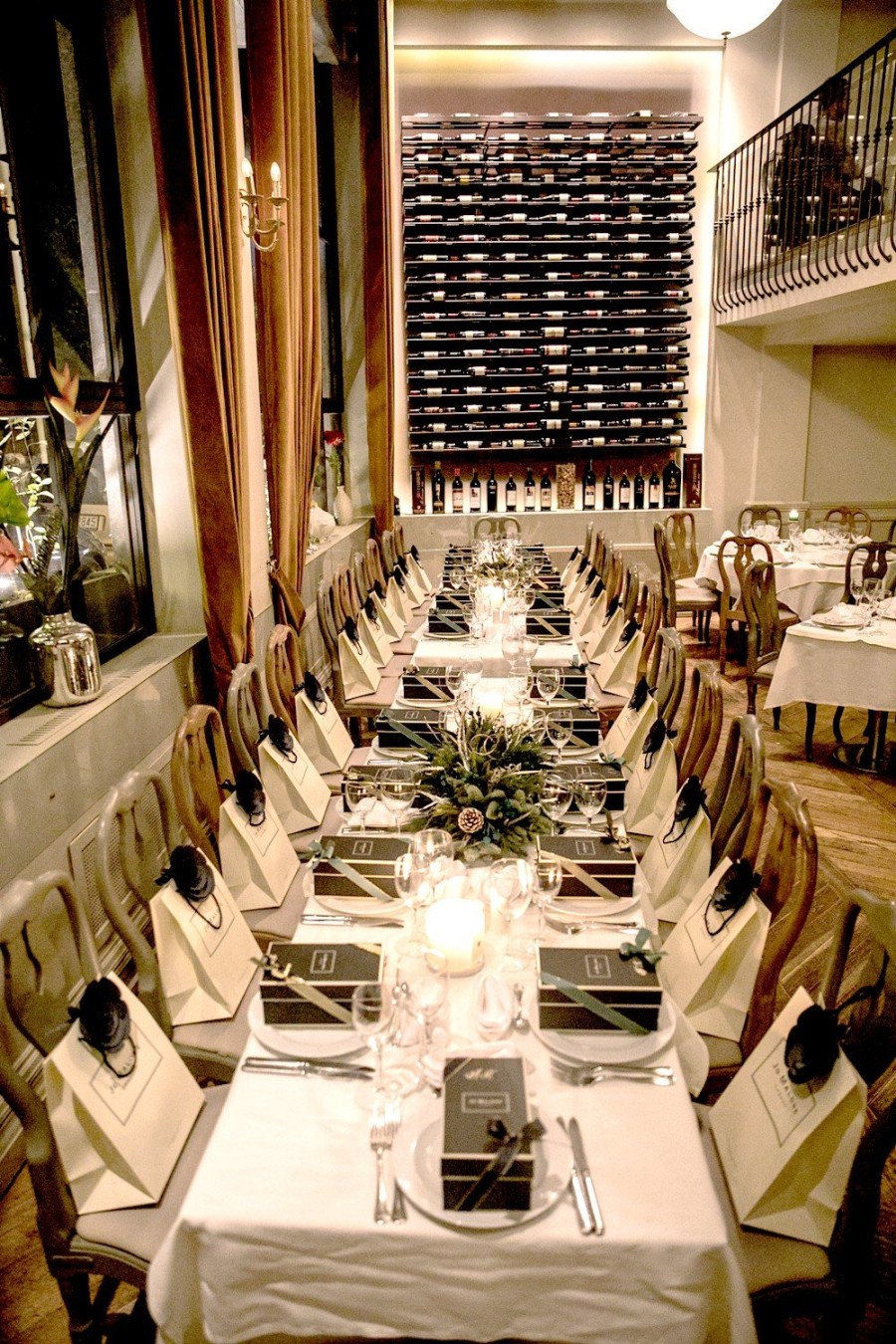 Ένα λαμπερό δείπνο γενεθλίων με αγαπημένους celebrities πραγματοποιήθηκε στον Λυκαβηττό- Φωτογραφία 2