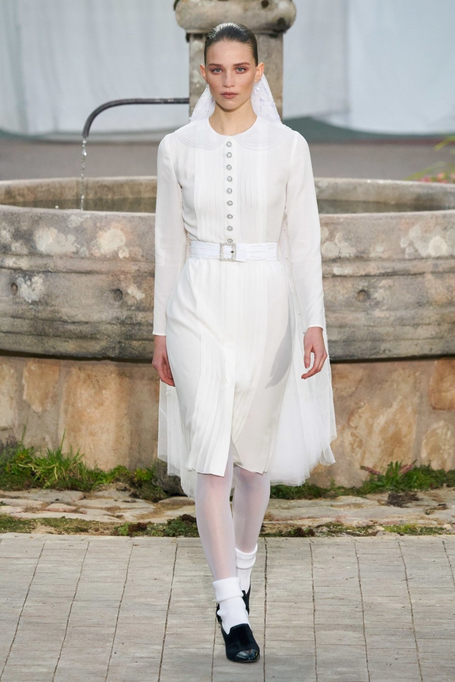 Paris Haute Couture Report: Εντυπωσίασαν Chanel και Giambattista Valli με τις τελευταίες συλλογές τους - Φωτογραφία 11