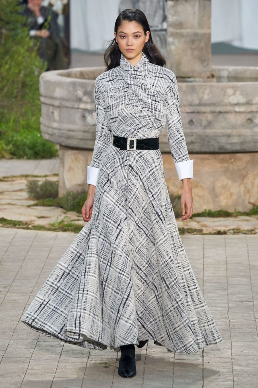 Paris Haute Couture Report: Εντυπωσίασαν Chanel και Giambattista Valli με τις τελευταίες συλλογές τους - Φωτογραφία 9
