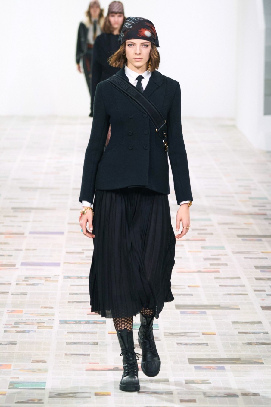 Paris Fashion Week: Ωδή στον γυναικείο δυναμισμό οι νέες συλλογές του οίκου Christian Dior & Saint Laurent - Φωτογραφία 2
