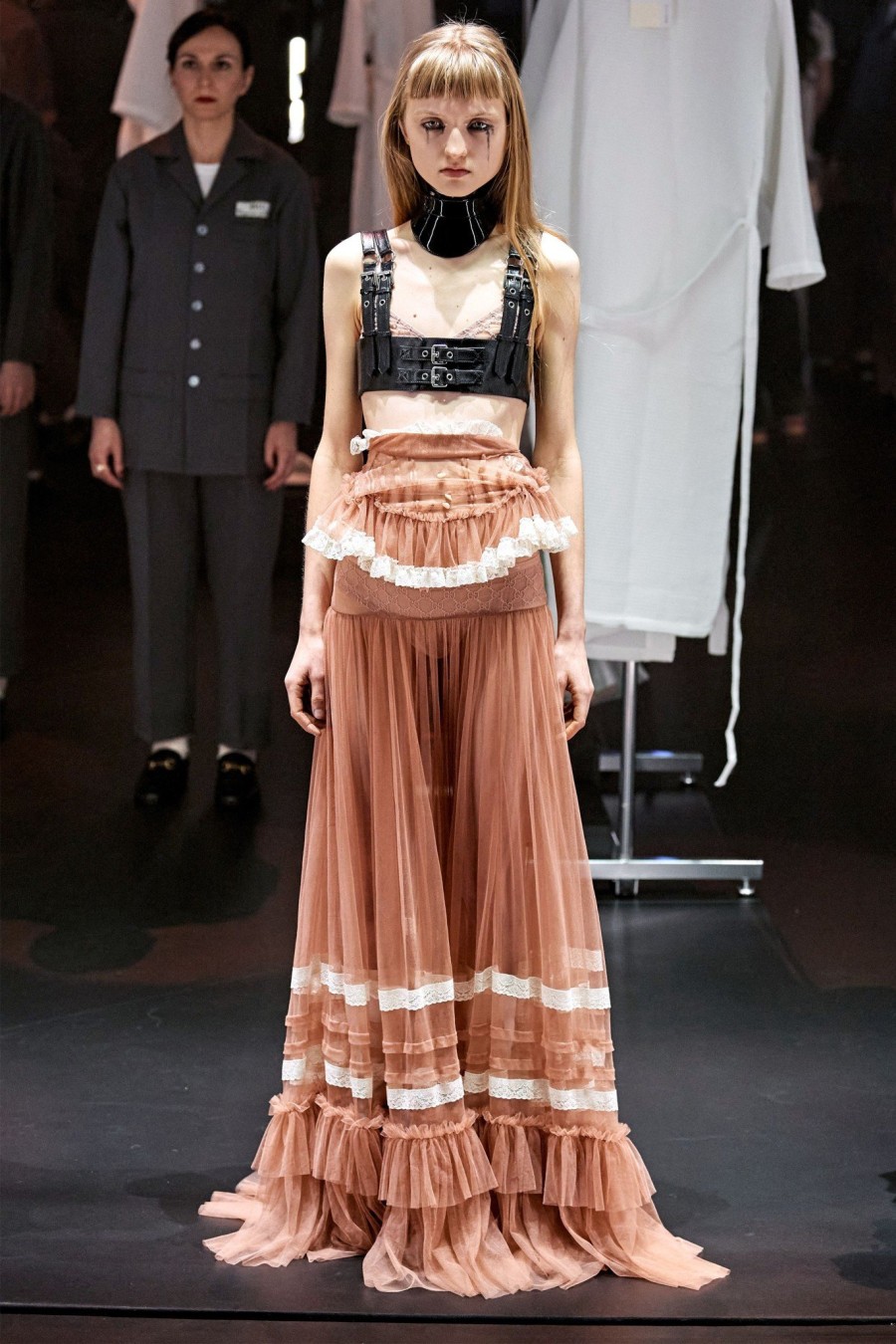 Milan Fashion Week: Δίχασε ο οίκος Gucci ενώ η Max Mara εντυπωσίασε με τις Bella Hadid & Kaia Gerber στην πασαρέλα - Φωτογραφία 1