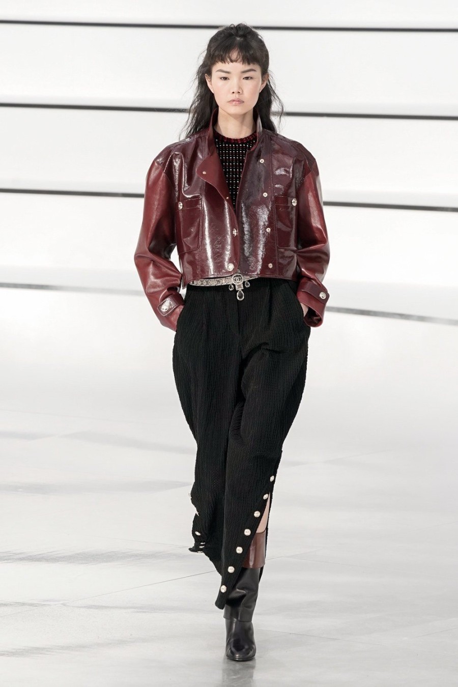 Ο οίκος Chanel δημιούργησε το δικό του girl gang με αρχηγό την Gigi Hadid - Φωτογραφία 1