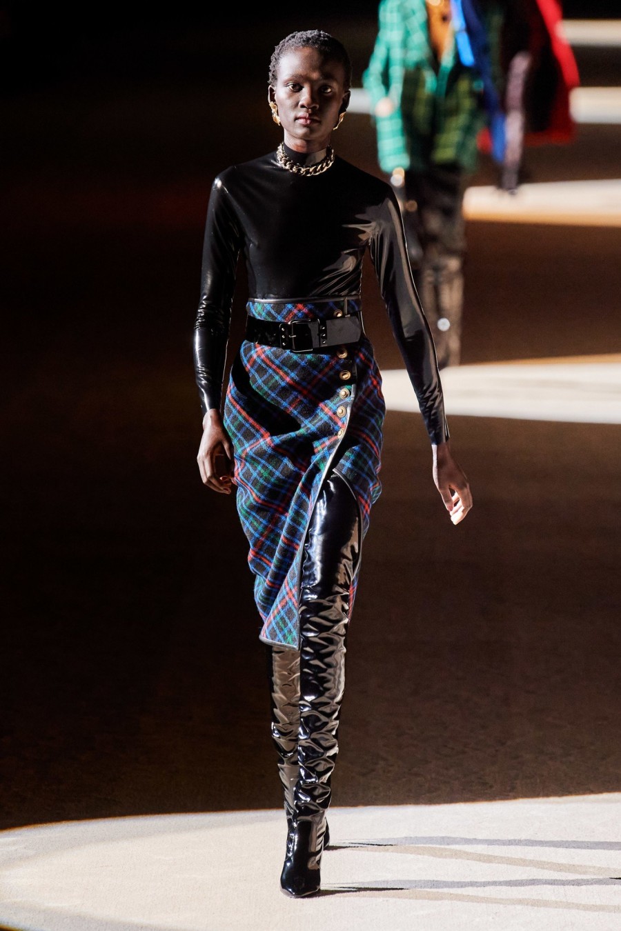 Paris Fashion Week: Ωδή στον γυναικείο δυναμισμό οι νέες συλλογές του οίκου Christian Dior & Saint Laurent - Φωτογραφία 4
