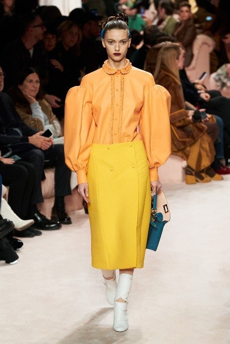 Ο ανατρεπτικός οίκος Moschino παρουσίασε τα μοντέλα ως σύγχρονες Αντουανέτες στην Εβδομάδα Μόδας του Μιλάνου- Φωτογραφία 5