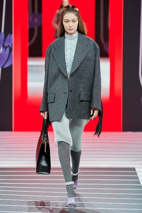 Ο ανατρεπτικός οίκος Moschino παρουσίασε τα μοντέλα ως σύγχρονες Αντουανέτες στην Εβδομάδα Μόδας του Μιλάνου- Φωτογραφία 8