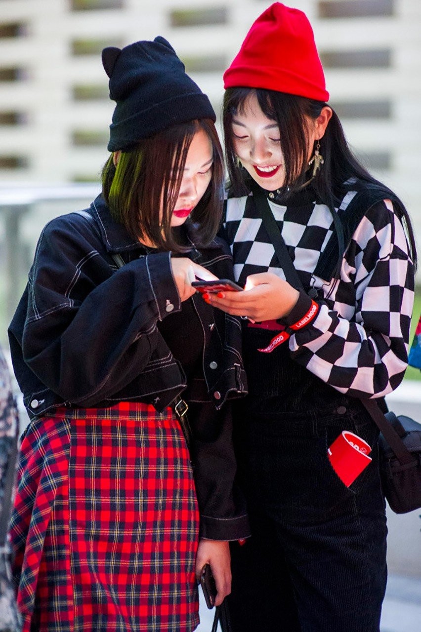 Μαθήματα μόδας από τους attendees του Shanghai FW - Φωτογραφία 19